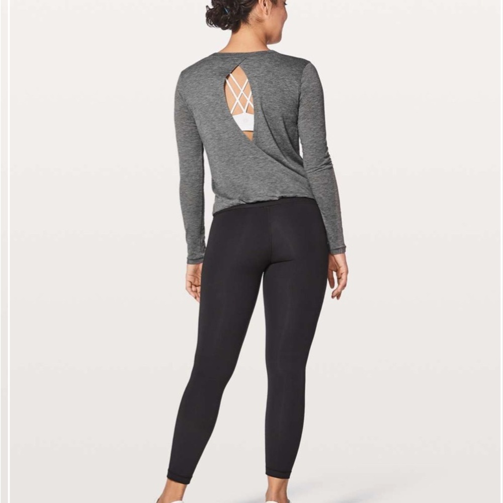 Lululemon Wild Twist Long Sleeve
Heathered Black 4